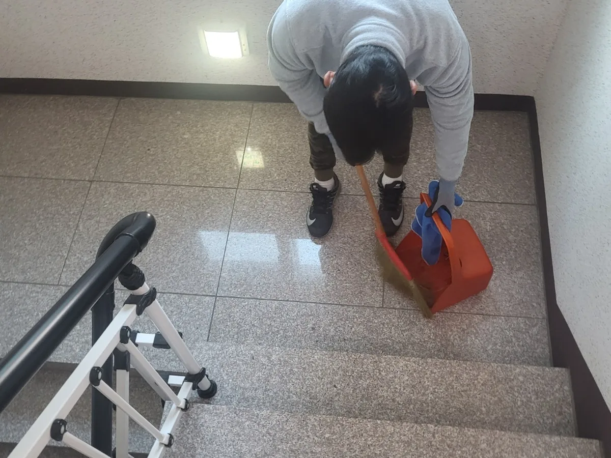 북구 덕천동 빌라 공동현관 장비 주변 정밀 위생청소 사례 - 행진크린